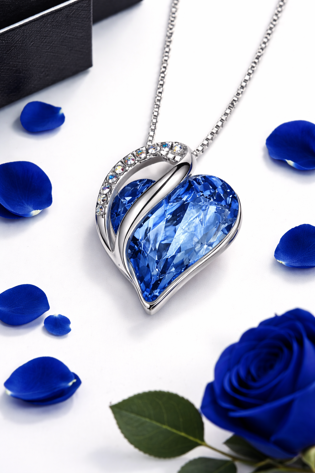 Rosa Eterna Blu con Collana a Cuore Preziosa